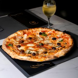 Pije se víno k pizze?